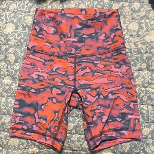 Lululemon Wunder Train High-Rise Short 6"
Chroma Clash Multi